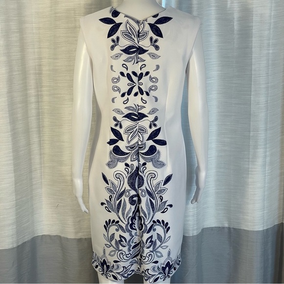 Karin Stevens White Blue Delft Pattern Sleeveless Stretch Shift Dress Sz 8 - Picture 4 of 9